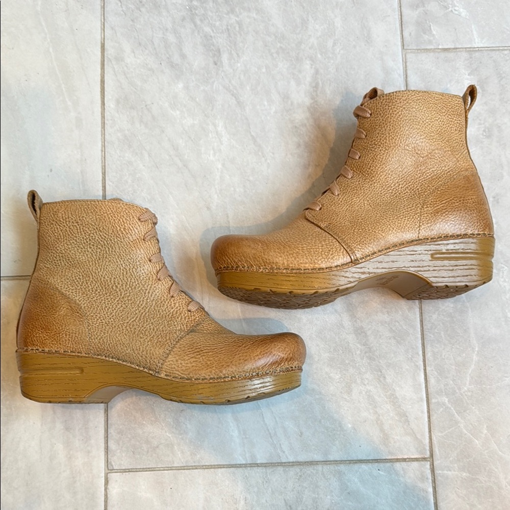 Women's Tan Ankle Clog Boots